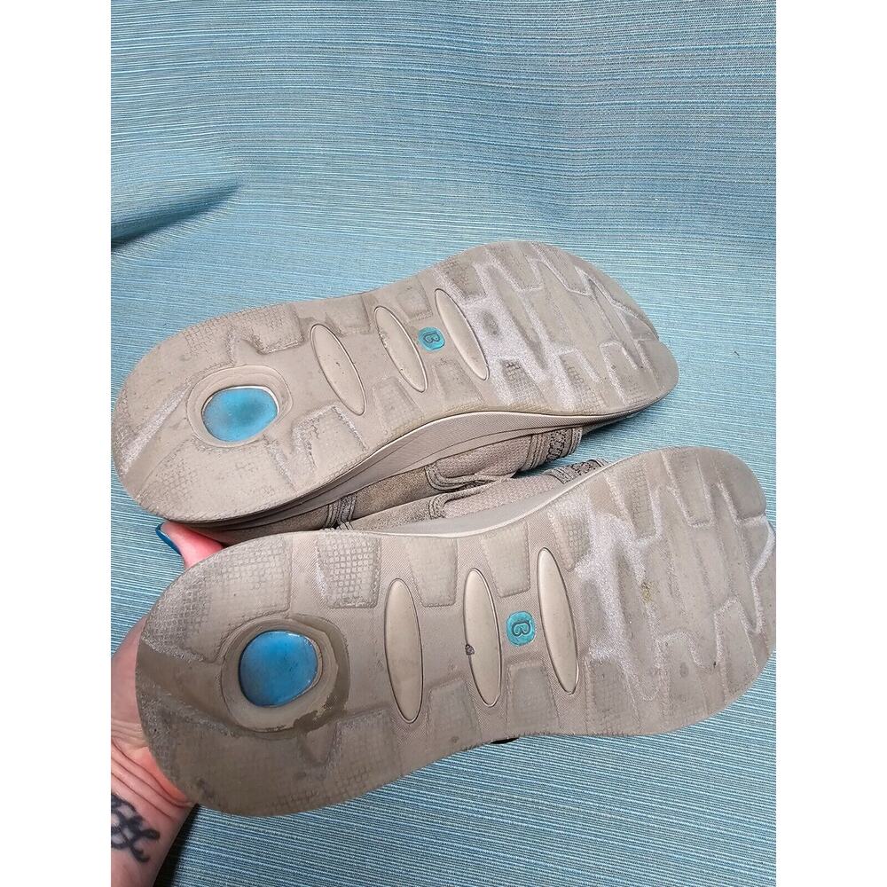 Bzees Indigo Womens Size 9 Tan/Beige Slip On Comfort Sneakers Shoes - Picture 6 of 7